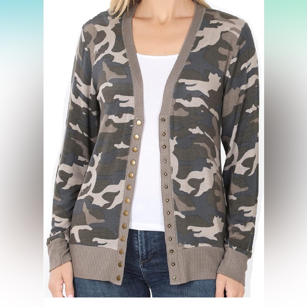 ZENANA camo button up cardigan. EUC